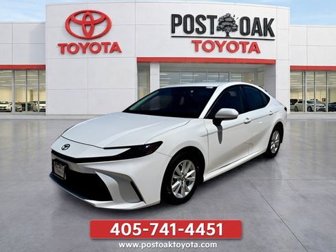 Used 2025 Toyota Camry LE FWD image 1
