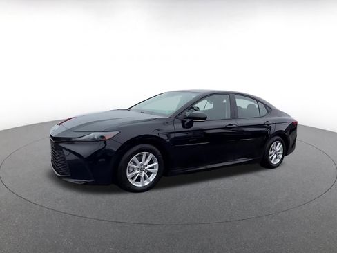 Used 2025 Toyota Camry LE image 7