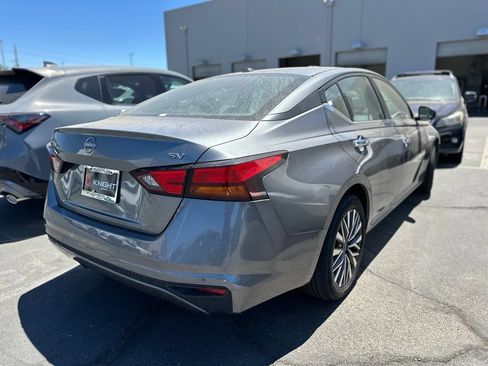 Used 2023 Nissan Altima 2.5 SV FWD image 5