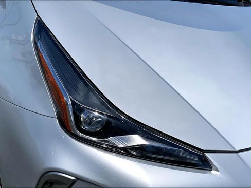 Used 2022 Toyota Prius Limited FWD image 27