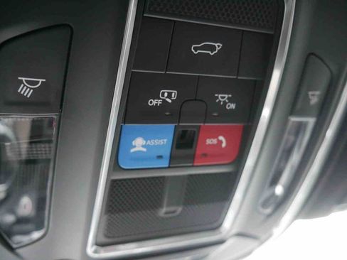 Used 2023 Jeep Grand Cherokee L Laredo image 32