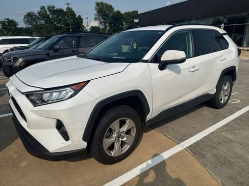 Used 2021 Toyota RAV4 XLE FWD image 2