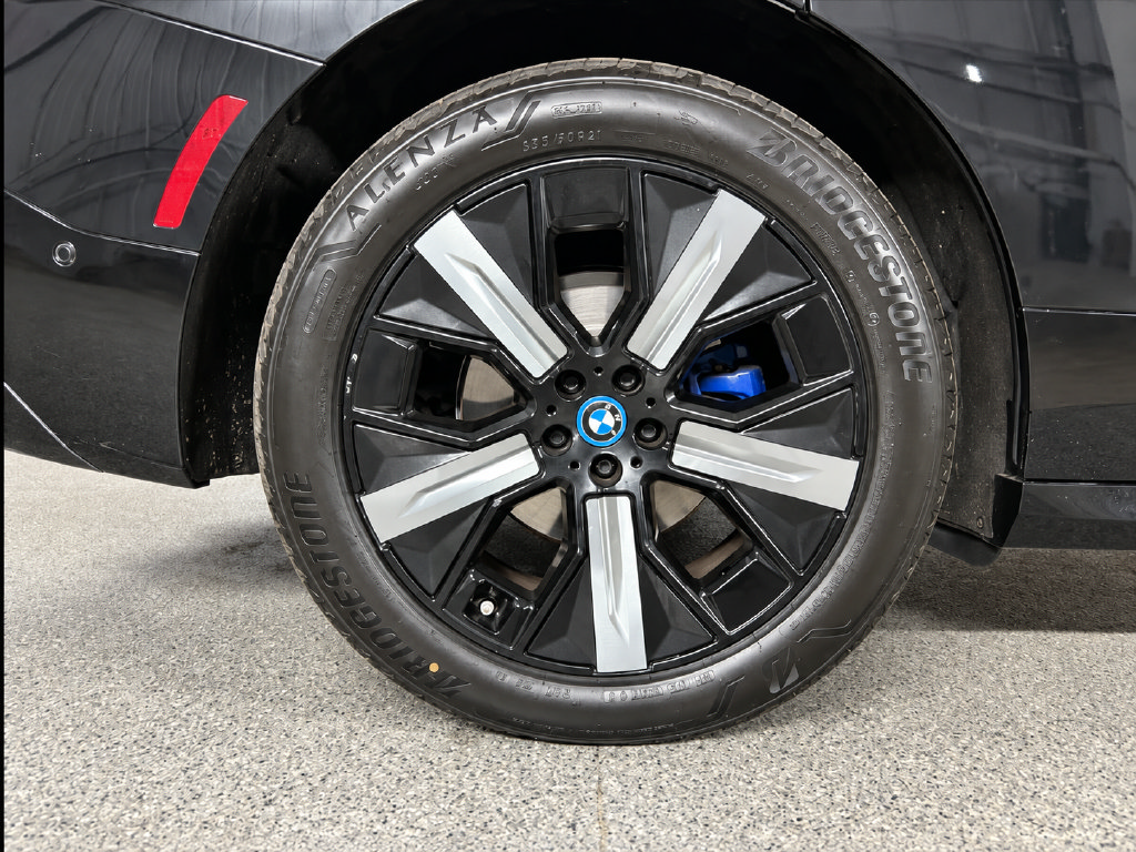 Used 2023 BMW iX xDrive50 w/ Sport Package AWD/4WD image 8