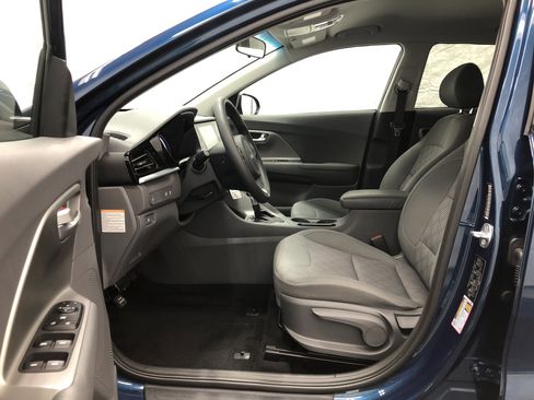 Certified 2022 Kia Niro LX image 11