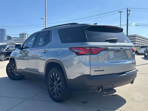 Used 2023 Chevrolet Traverse RS image 3
