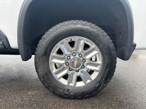 Used 2025 Chevrolet Silverado 2500 High Country w/ High Country Premium Package AWD/4WD image 4