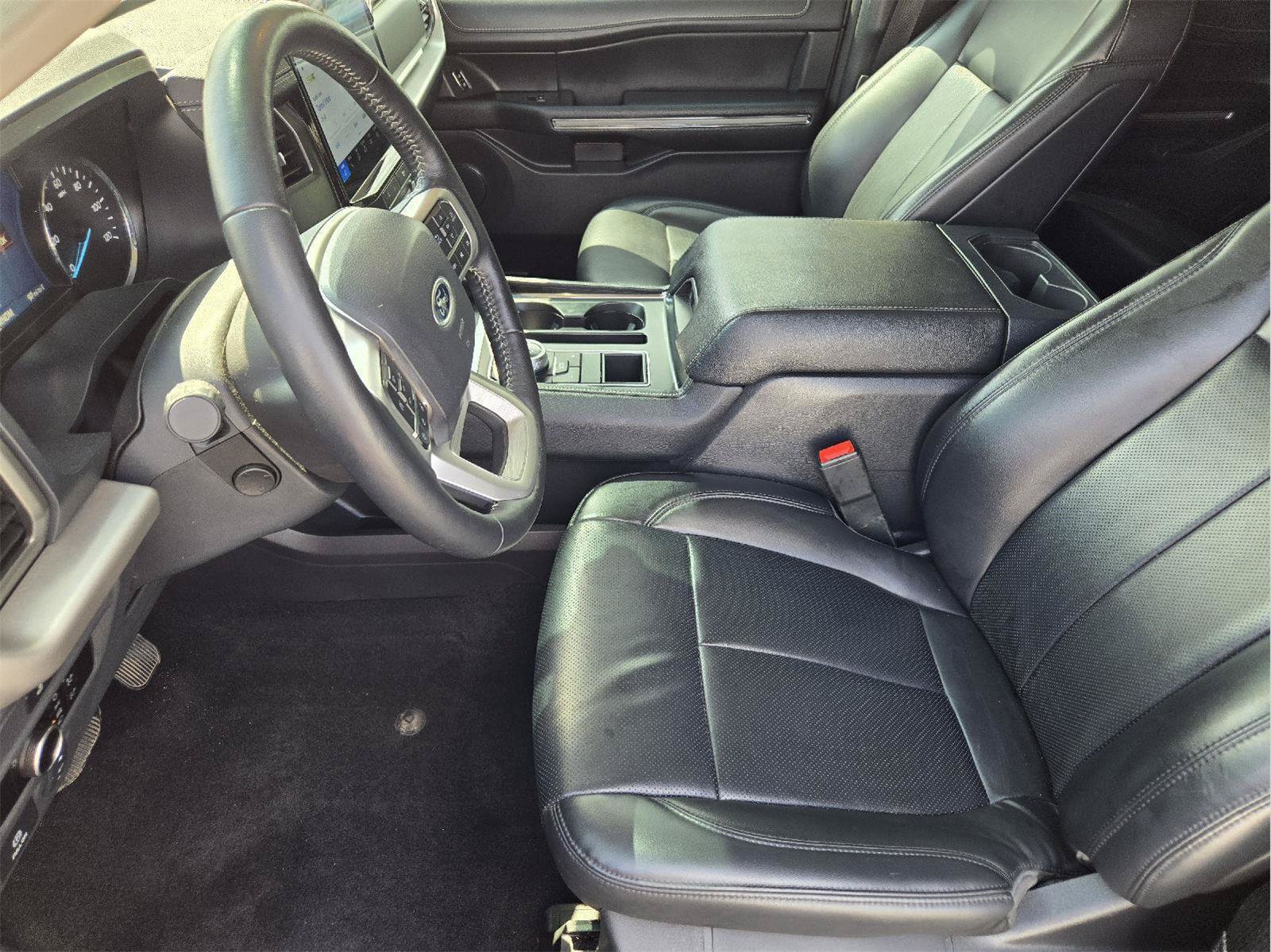 Used 2024 Ford Expedition XLT RWD image 12