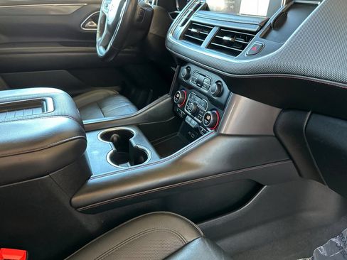 Certified 2022 Chevrolet Suburban RST w/ Sport Performance Package AWD/4WD image 18