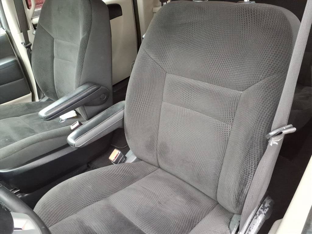 Used 2018 Dodge Grand Caravan SE w/ UConnect Hands-Free Group FWD image 16