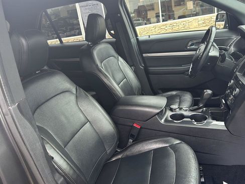 Used 2018 Ford Explorer XLT w/ Equipment Group 202A AWD/4WD image 13