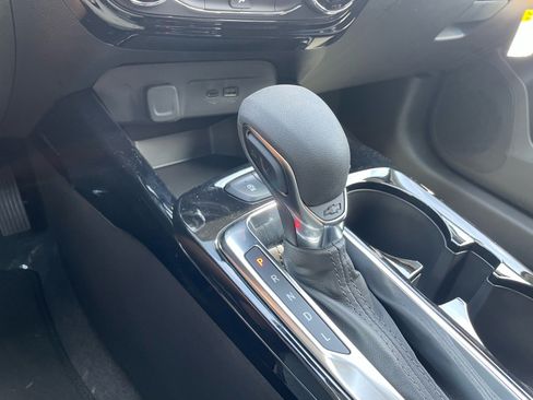 Used 2026 Chevrolet Trax LT FWD image 9