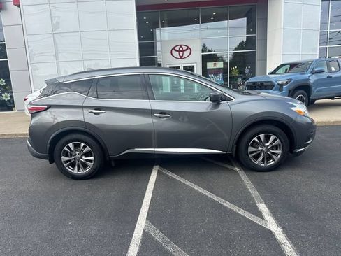 Used 2017 Nissan Murano SV AWD/4WD image 2