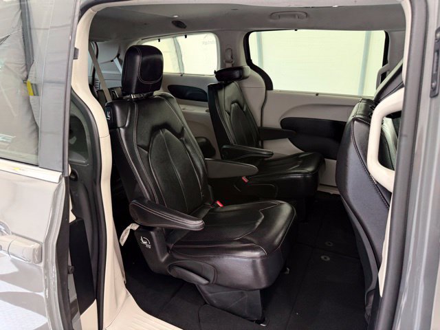 Used 2022 Chrysler Pacifica Touring-L FWD image 26