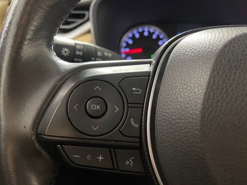 Used 2020 Toyota RAV4 XLE Premium image 29