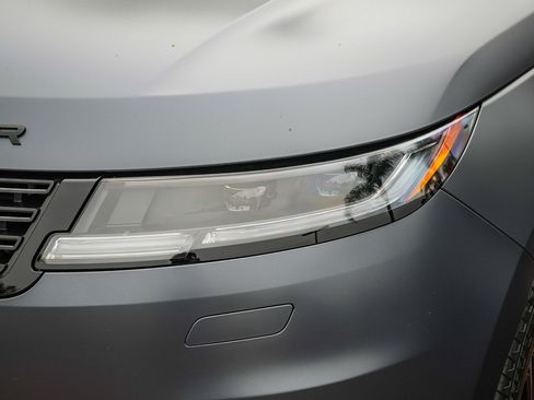 Certified 2025 Land Rover Range Rover Sport Dynamic SE AWD/4WD image 10