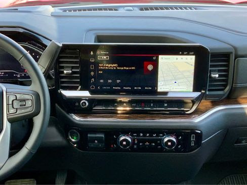 Used 2025 GMC Sierra 1500 Elevation image 42