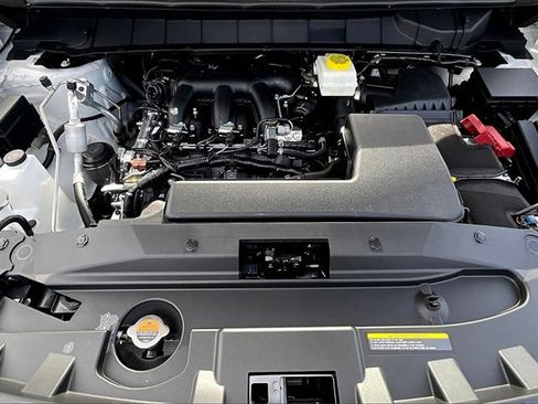 New 2025 Nissan Pathfinder SL image 7