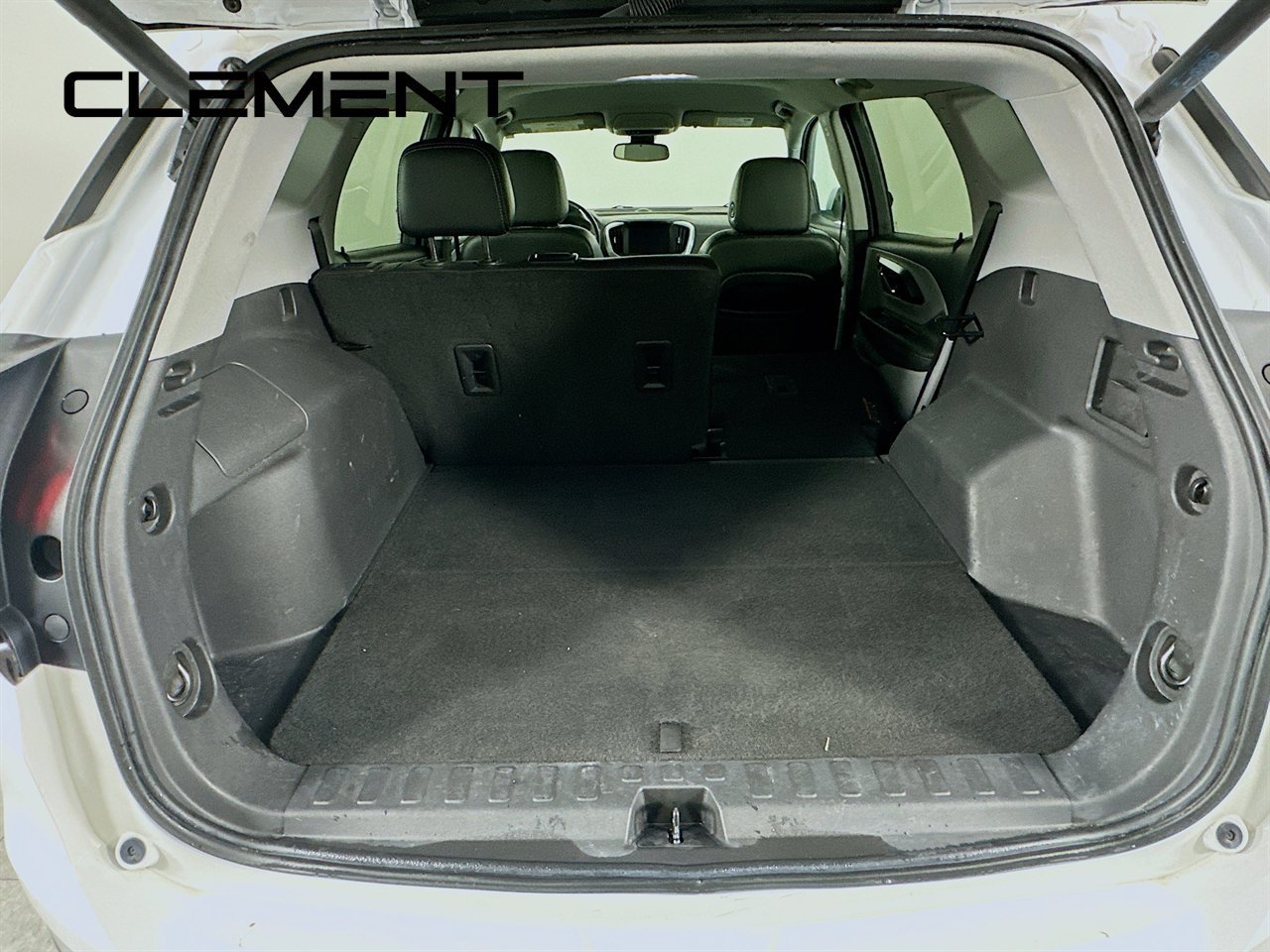 Used 2023 GMC Terrain SLT FWD image 11