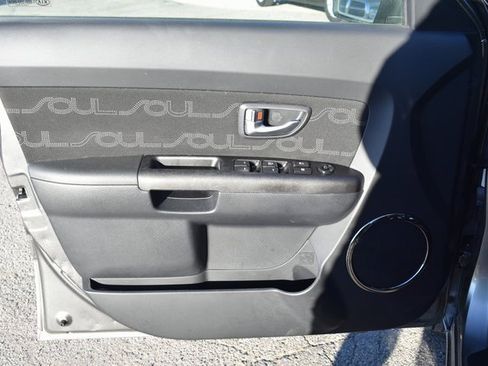 Used 2013 Kia Soul + w/ Audio Pkg image 10