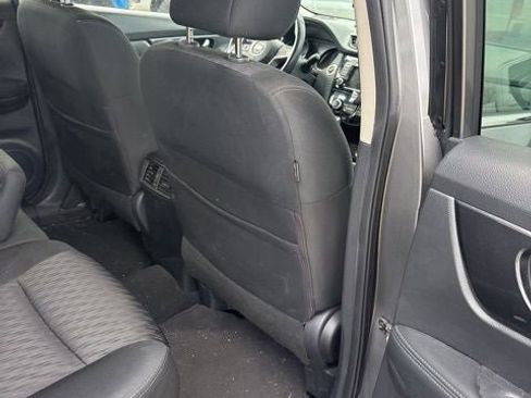 Used 2019 Nissan Rogue SV image 32