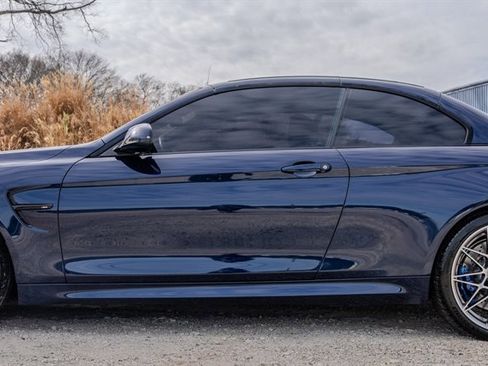 Used 2018 BMW M4 Convertible image 2