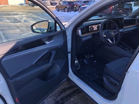 New 2026 Volkswagen Tiguan SEL R-Line image 10