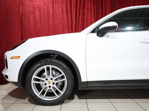 Used 2020 Porsche Cayenne AWD/4WD image 5