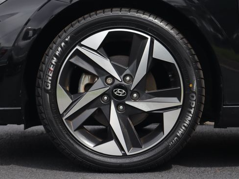 Used 2023 Hyundai Elantra Limited FWD image 6