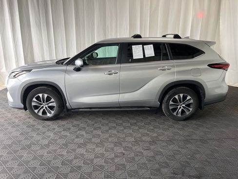 Used 2024 Toyota Highlander XLE AWD/4WD image 26