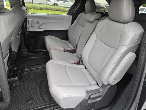 Certified 2026 Toyota Sienna XLE FWD image 11