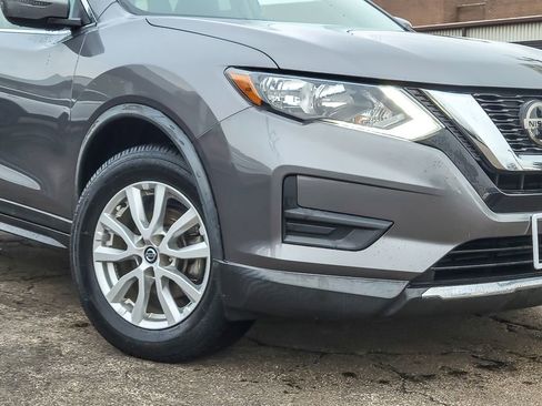 Used 2020 Nissan Rogue SV image 3