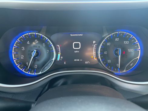 Used 2023 Chrysler Pacifica Touring-L w/ S Appearance Package image 19