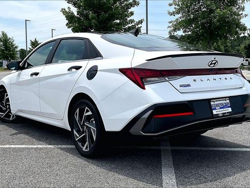 Used 2025 Hyundai Elantra SEL FWD image 6