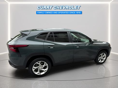 Used 2025 Chevrolet Trax LS w/ LS Convenience Package FWD image 14