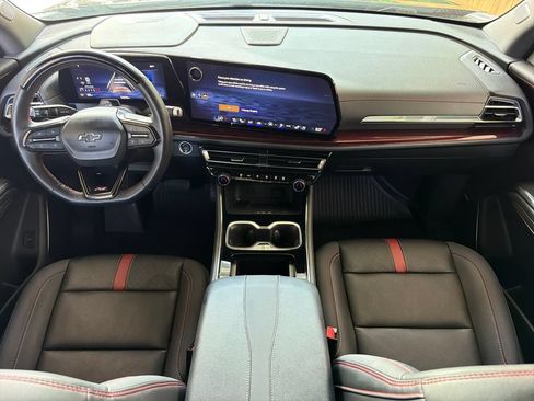 Used 2024 Chevrolet Traverse RS FWD image 25