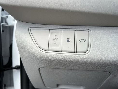 Used 2025 Genesis G70 2.5T image 24