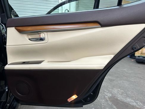 Used 2017 Lexus ES 300h Sedan w/ Luxury Package image 17