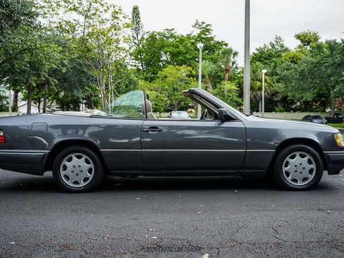 Used 1995 Mercedes-Benz E 320 Convertible image 9