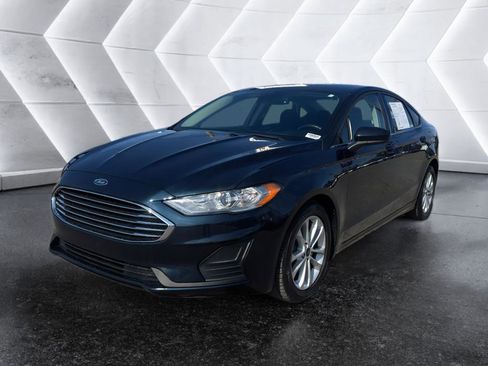 Used 2020 Ford Fusion SE image 3