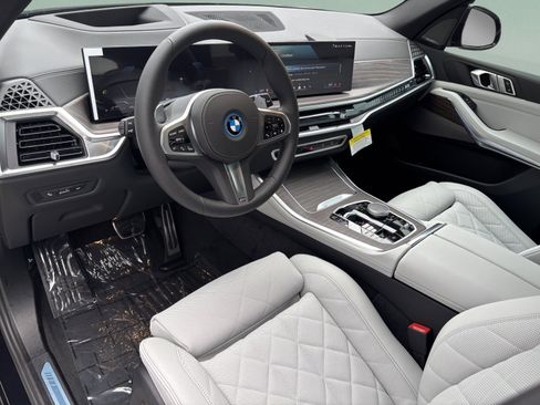 Used 2026 BMW X5 xDrive50e w/ M Sport Package AWD/4WD image 18
