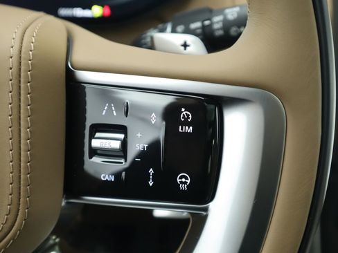 New 2026 Land Rover Range Rover SE image 13