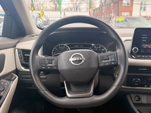 Used 2025 Nissan Rogue SV AWD/4WD image 17