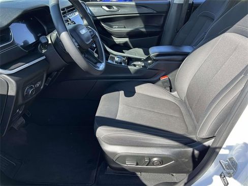 Certified 2023 Jeep Grand Cherokee L Laredo image 24