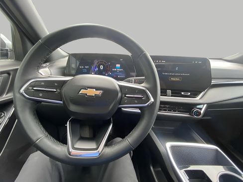 Used 2025 Chevrolet Equinox LT AWD/4WD image 6