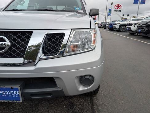 Used 2020 Nissan Frontier SV w/ SV Utility Package image 12