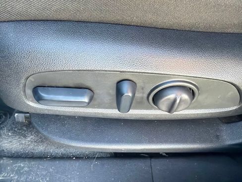 Used 2024 Chevrolet Equinox LT FWD image 9