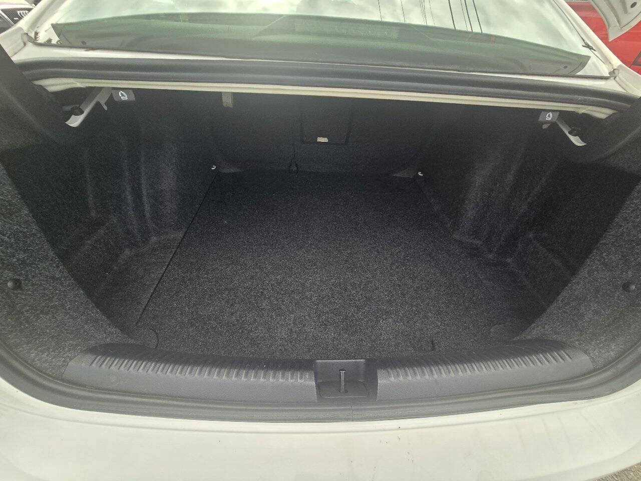 Used 2014 Volkswagen Jetta SE FWD image 29