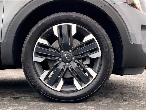 Used 2024 Kia Telluride SX Prestige w/ Towing Package image 12