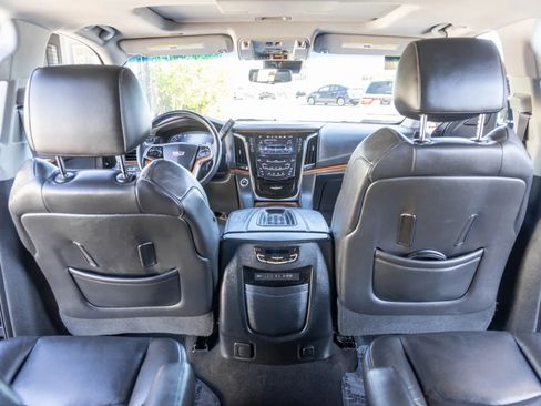Used 2017 Cadillac Escalade Luxury image 21