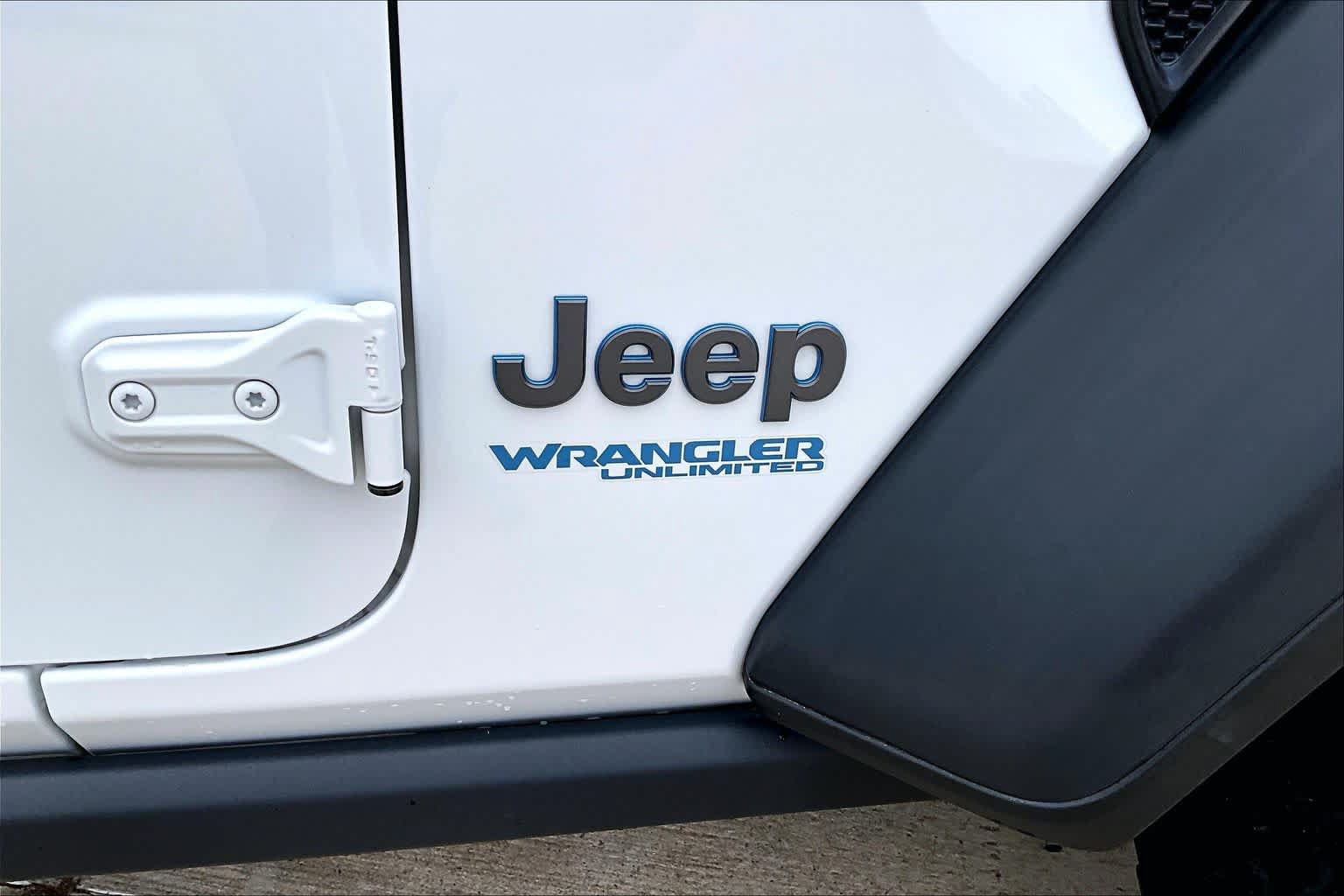 Used 2022 Jeep Wrangler Unlimited Rubicon 4xe w/ Safety Group AWD/4WD image 9